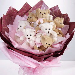 Bayana Hediye 10 adet ay�c�k ile yap�lan pelu� ay� buketi 