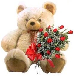 Evlilik Y�ld�n�m� Hediyeleri 30 ile 40 cm aras�nda orta �st� ay�c�k ve 12 adet yapay g�l 