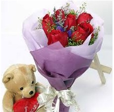 �lgin� Hediyeler 15 ile 20 cm aral���nda ay� ve 12 adet yapay g�l 